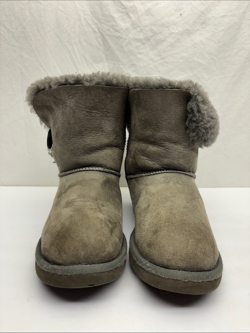 UGG Bailey button boots, SZ 8, box 79
